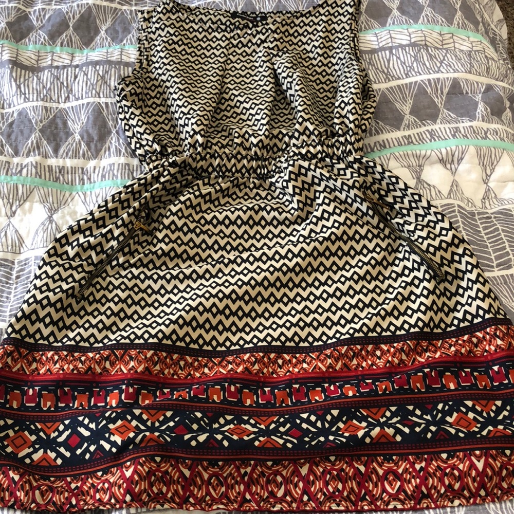 Sleeveless, multi-Printed dress! - Picture 1 of 3